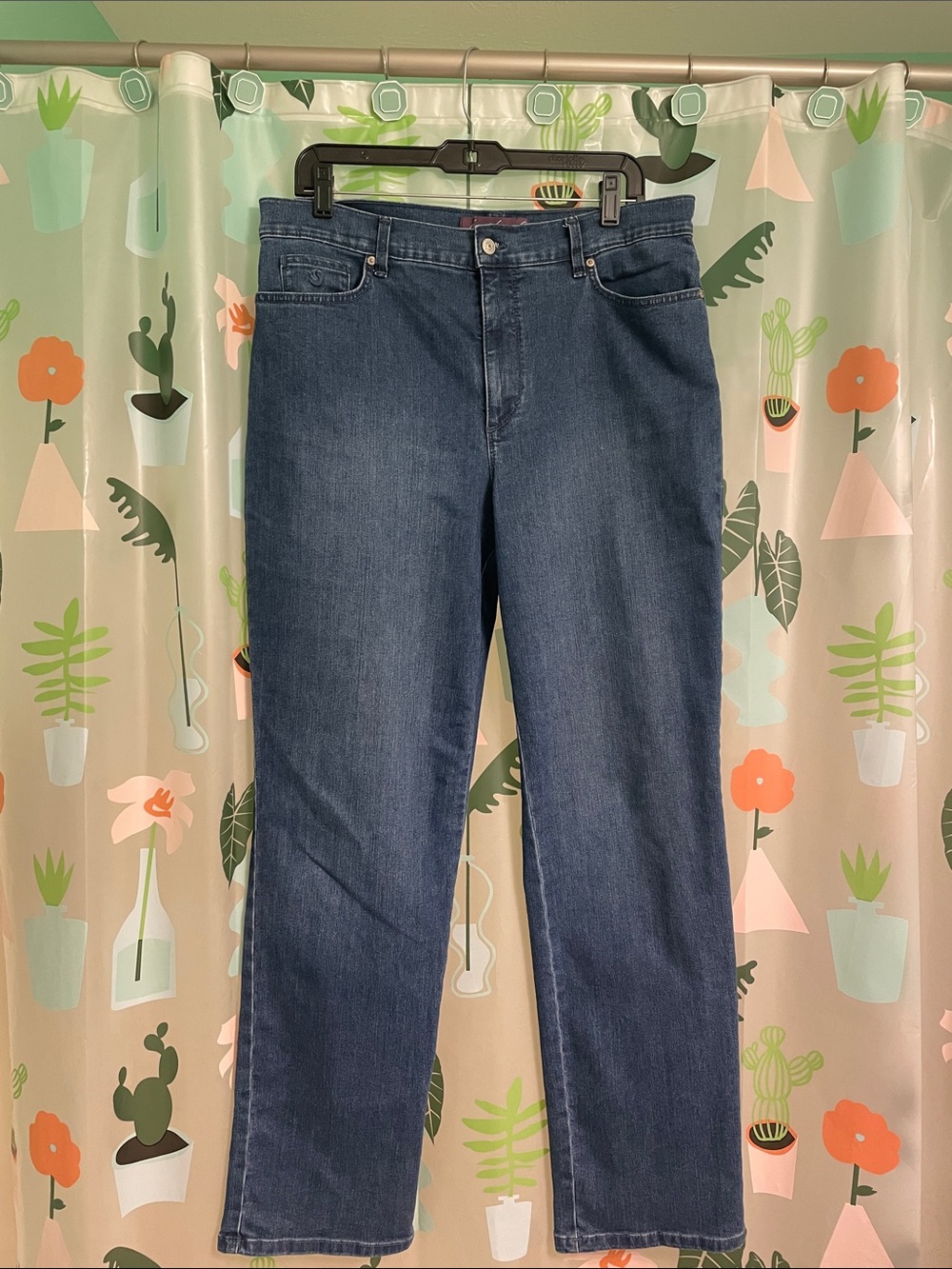 Gloria Vanderbilt  “Amanda” Women's Straight-Leg Jeans Blue Wash